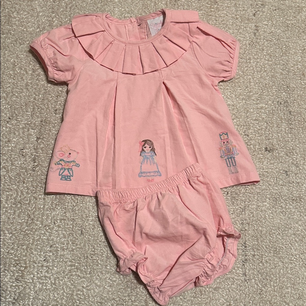 24m Stitchy Fish Corduroy Diaper Set 
WORN ONCE